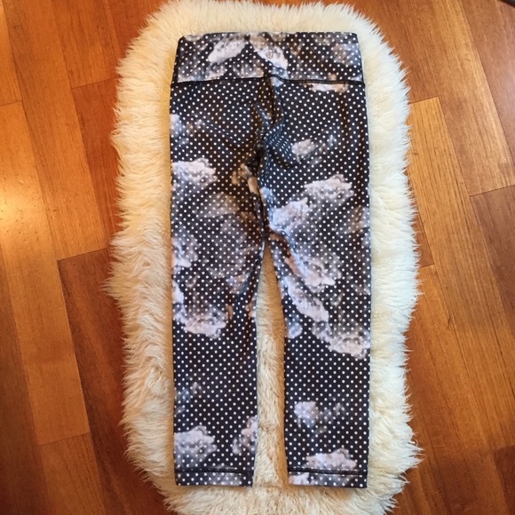 *SOLD* Lululemon Wunder Under Crop II - Picture 7 of 8